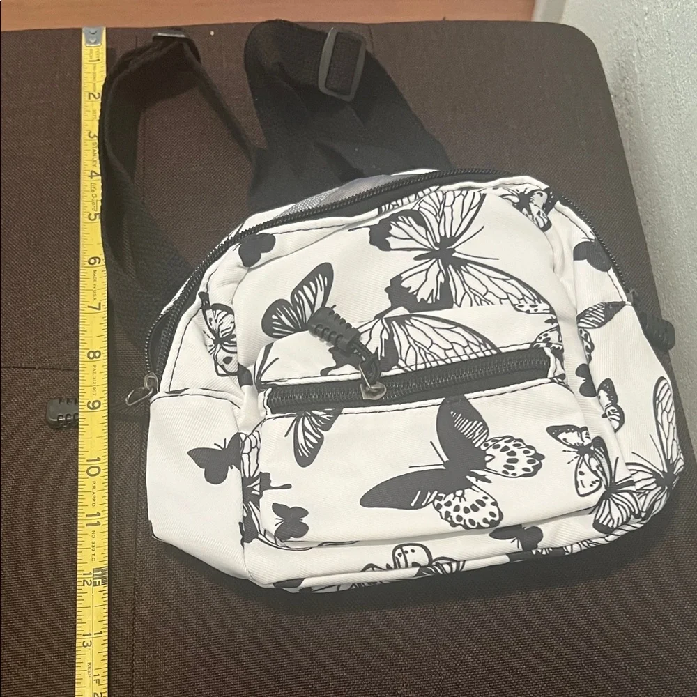 #1090+ Elegant Butterfly Girls Backpack - Black and White - Picture 2 of 3